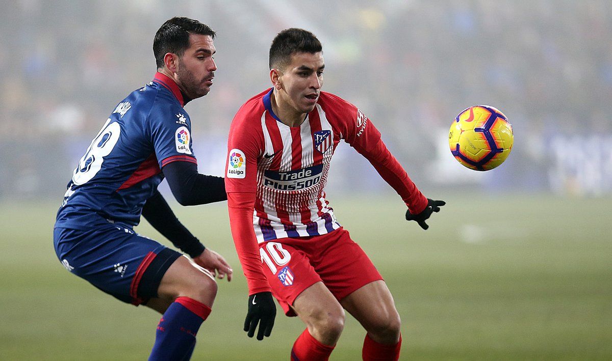 Goleada bajo la niebla en El Alcoraz