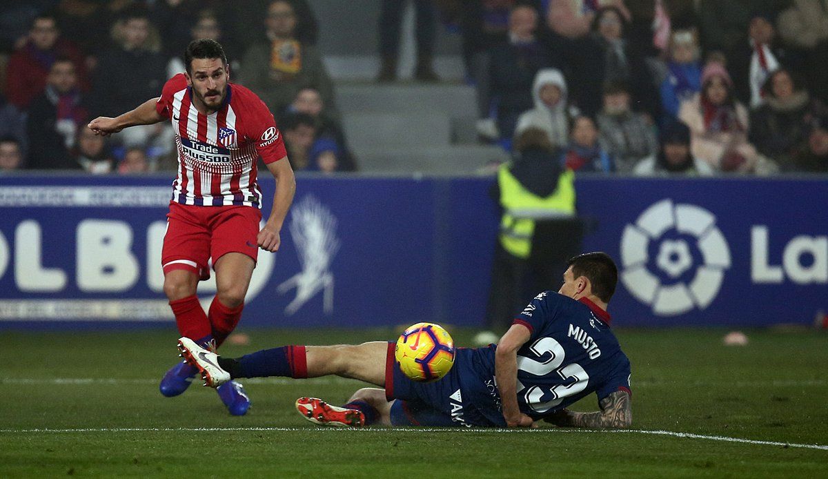 Goleada bajo la niebla en El Alcoraz