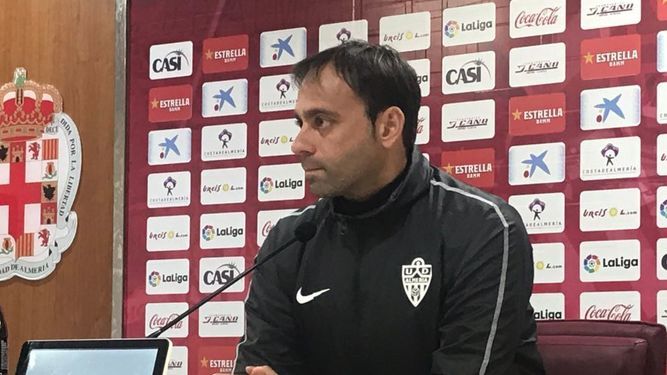 Fran Fernández en rueda de prensa (Fuente: www.udalmeriasad.com))