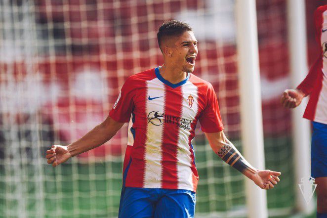 Bertín celebra un gol con el Sporting 'B' en El Molinón