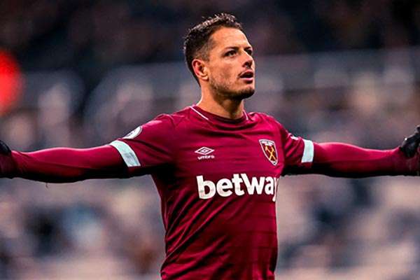 'Chicharito' Hernández es uno de los nombres que suenan para reforzar la delantera del Valencia