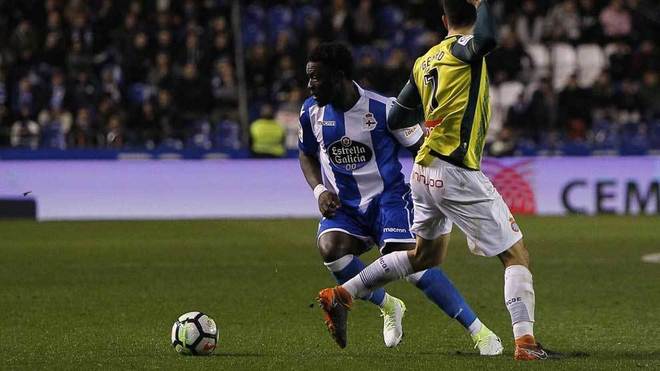 Muntari en un partido con el Deportivo de La Coruña. Fuente: marca.com