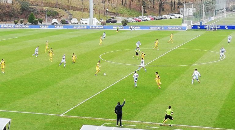 Lance del encuentro en Zubieta entre Real Sociedad 'B' e Izarra (Foto: CD_Izarra)