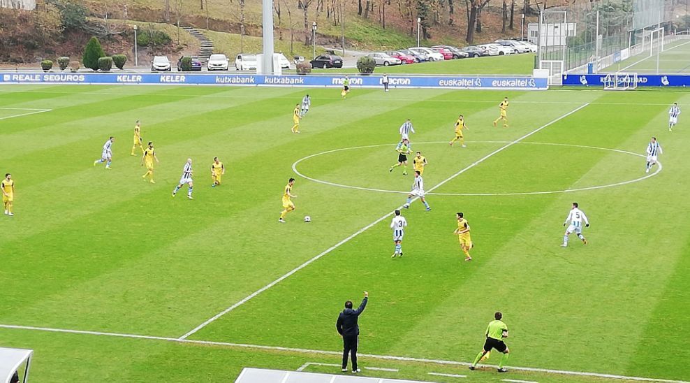 Lance del encuentro en Zubieta entre Real Sociedad 'B' e Izarra (Foto: CD_Izarra)