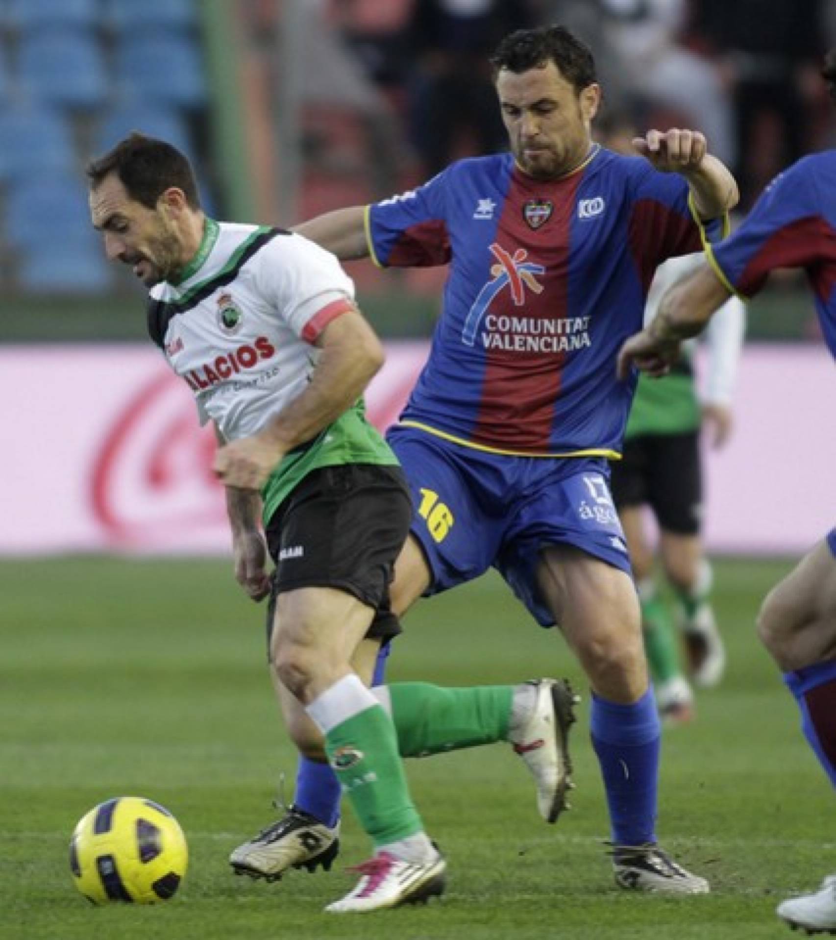 Levante y Valladolid buscan la tranquilidad