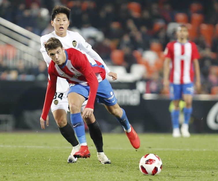 Santi Mina da el pase al Valencia