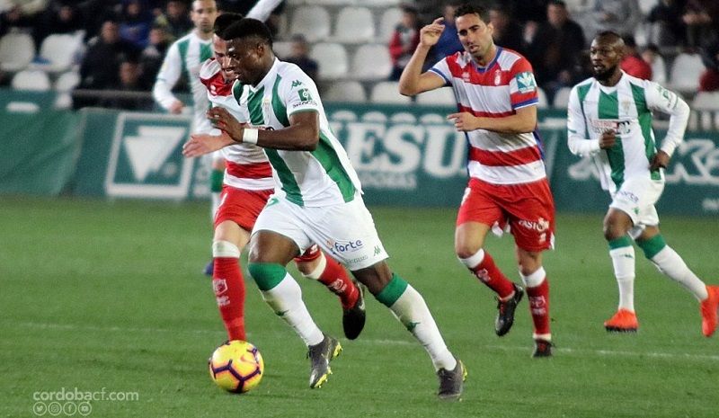 Mazambi durante una jugada frente al Granada | Imagen: Charo Tobaja (Córdoba CF)