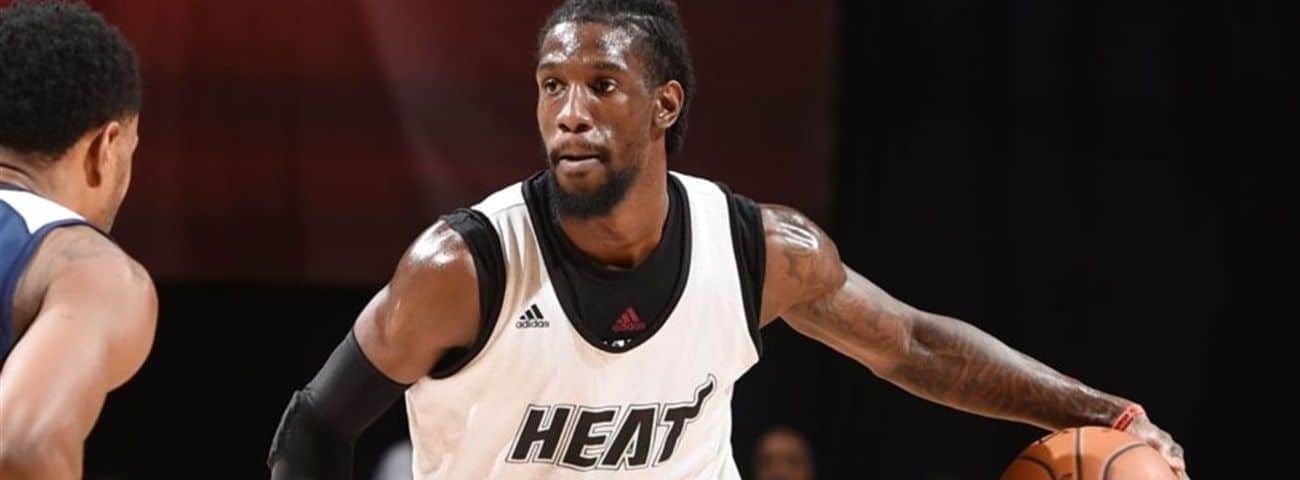 Briante Weber bota el balón en un partido con Miami Heat. Foto: Turkish Airlines Euroleague.