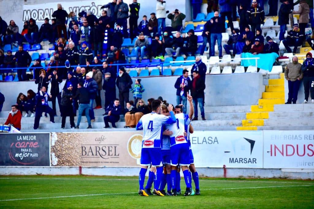 El Alcoyano celebra el momentáneo empate de Pino. / CD Alcoyano - PSTFotografía.