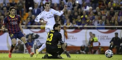 Gareth Bale anota un gol a José Manuel Pinto en un Barcelona - Real Madrid. Foto: Real Madrid Club de Fütbol.