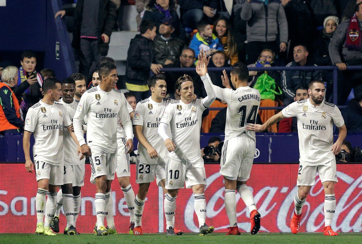 Los jugadores del Real Madrid celebran un gol
