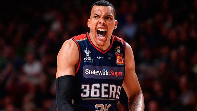 Jacob Wiley celebra una canasta en un partido con Adelaide 36ers. Foto: ACB.
