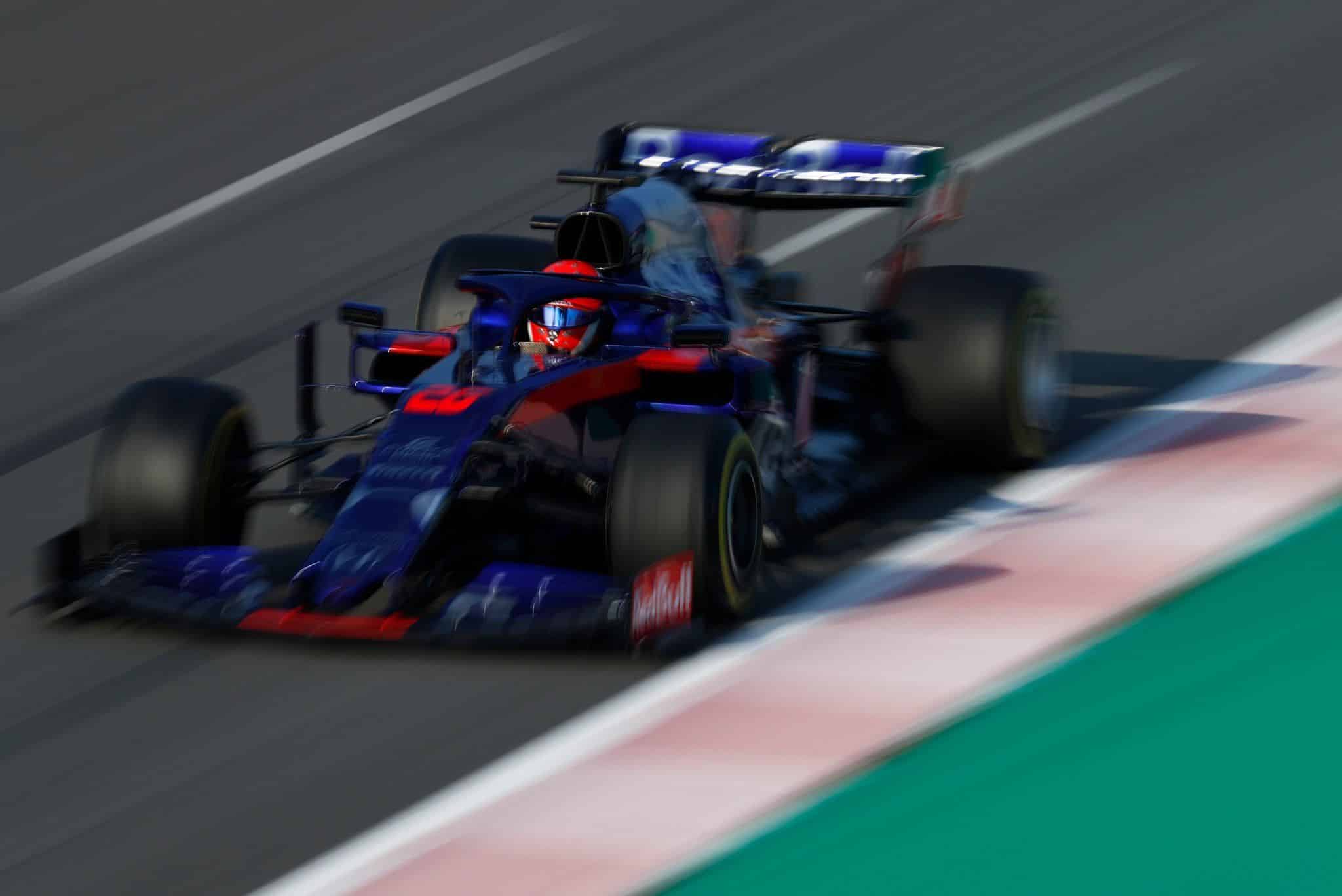 Kvyat conduciendo su Toro Rosso. Cortesía: @F1