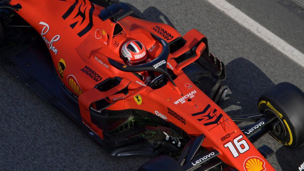 El más rápido de hoy, el monegasco Charles Leclerc, subido al SF90 // vía: formula1.com