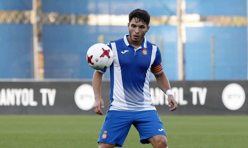 El canterano Lluís López podría ser titular contra el Rayo Vallecano. Foto vía: rcdespanyol.com