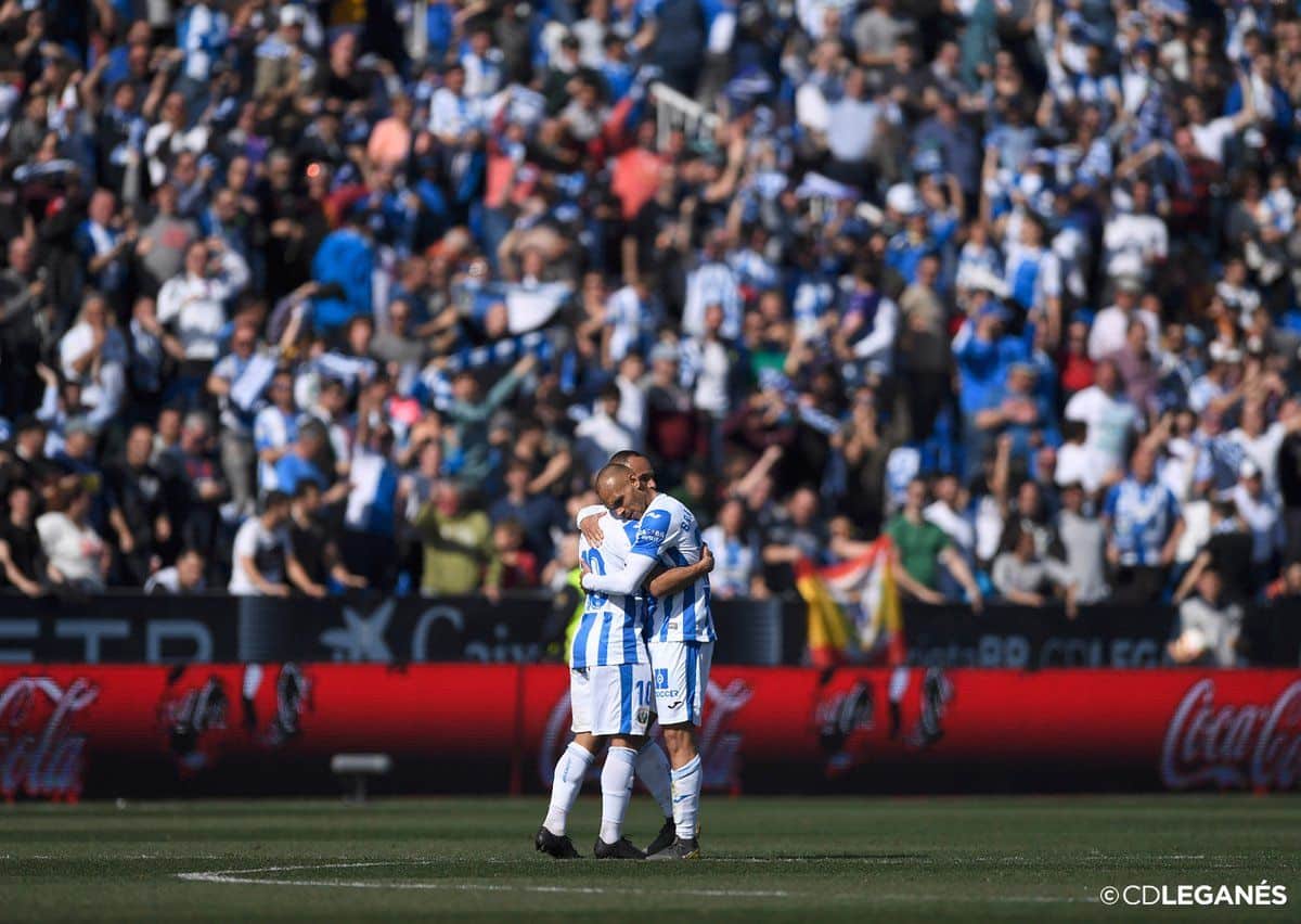 El Zhar y Braihwaite celebrando el empate contra el Valencia