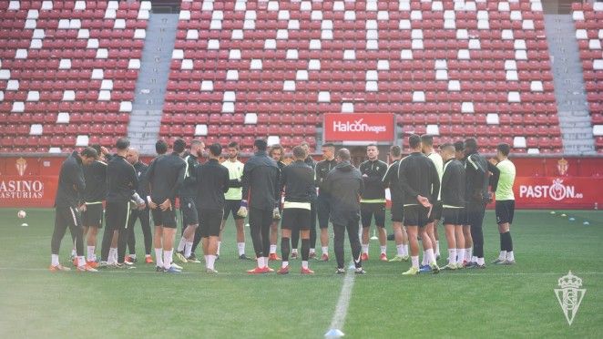 Entrenamiento de este jueves en El Molinón (Foto: Real Sporting)