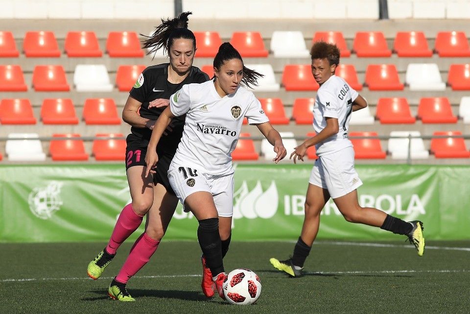 Mari Paz, que firmó un hat trick, en un instante del encuentro. Fuente: web del Valencia CF.