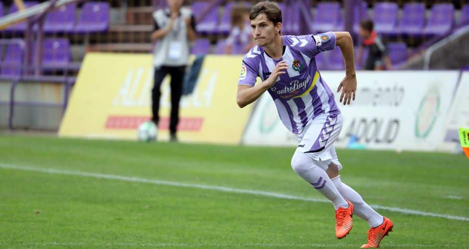 Toni Villa en un partido con el Real Valladolid