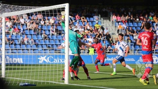 Lance del encuentro en el Heliodoro Rodríguez López