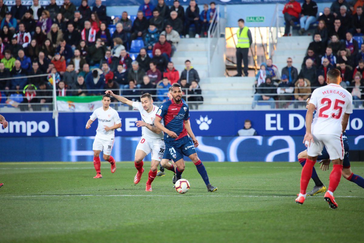 Lance del encuentro en el Estadio de El Alcoraz