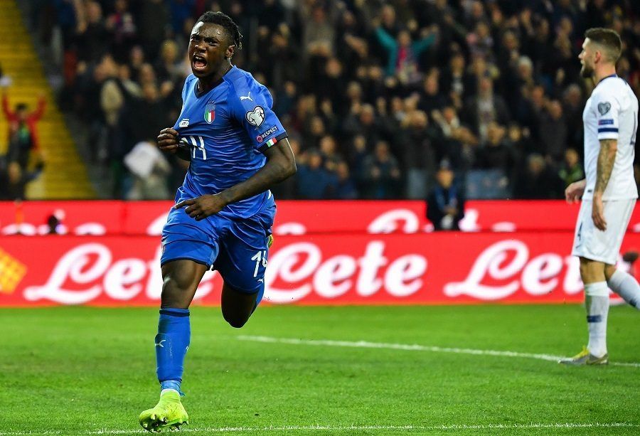 Kean celebra su primer gol con la selección italiana - Foto destacada vía: www.oasport.it