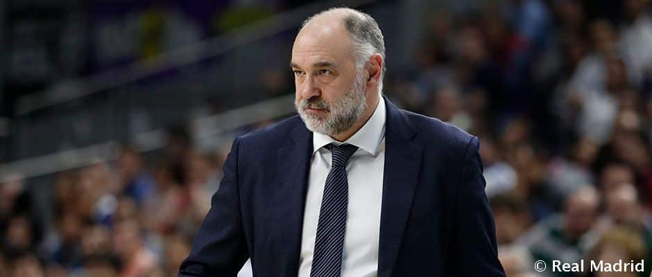 Pablo Laso dirige un partido como entrenador del Real Madrid. Foto: Real Madrid.