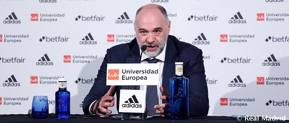 Pablo Laso comparece ante los medios de comunicación como entrenador del Real Madrid. Foto: Real Madrid.