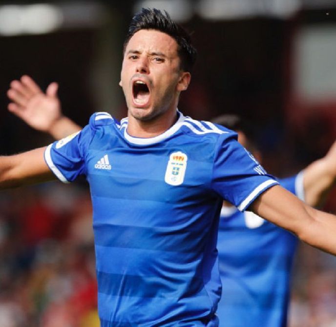 Javi Muñoz celebra un gol en su etapa en el Real Oviedo