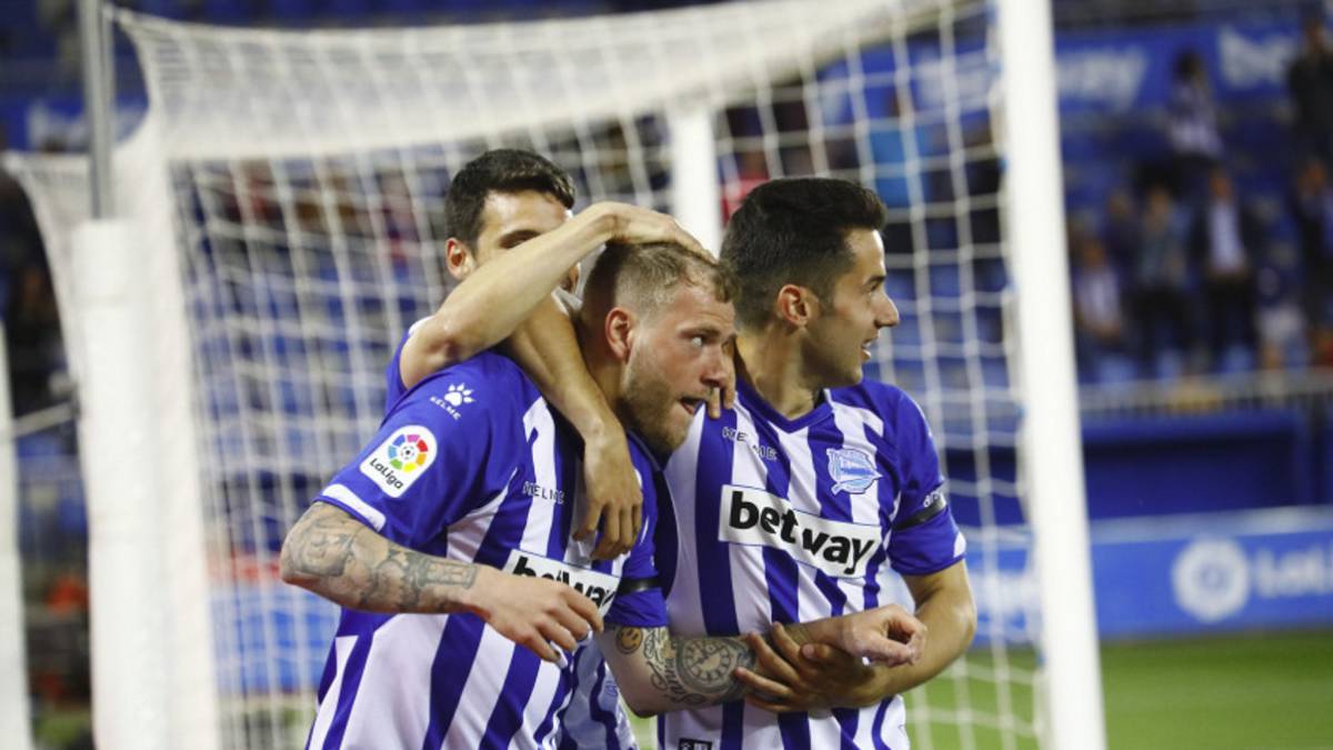 El Valladolid remonta y rescata un punto en Mendizorroza