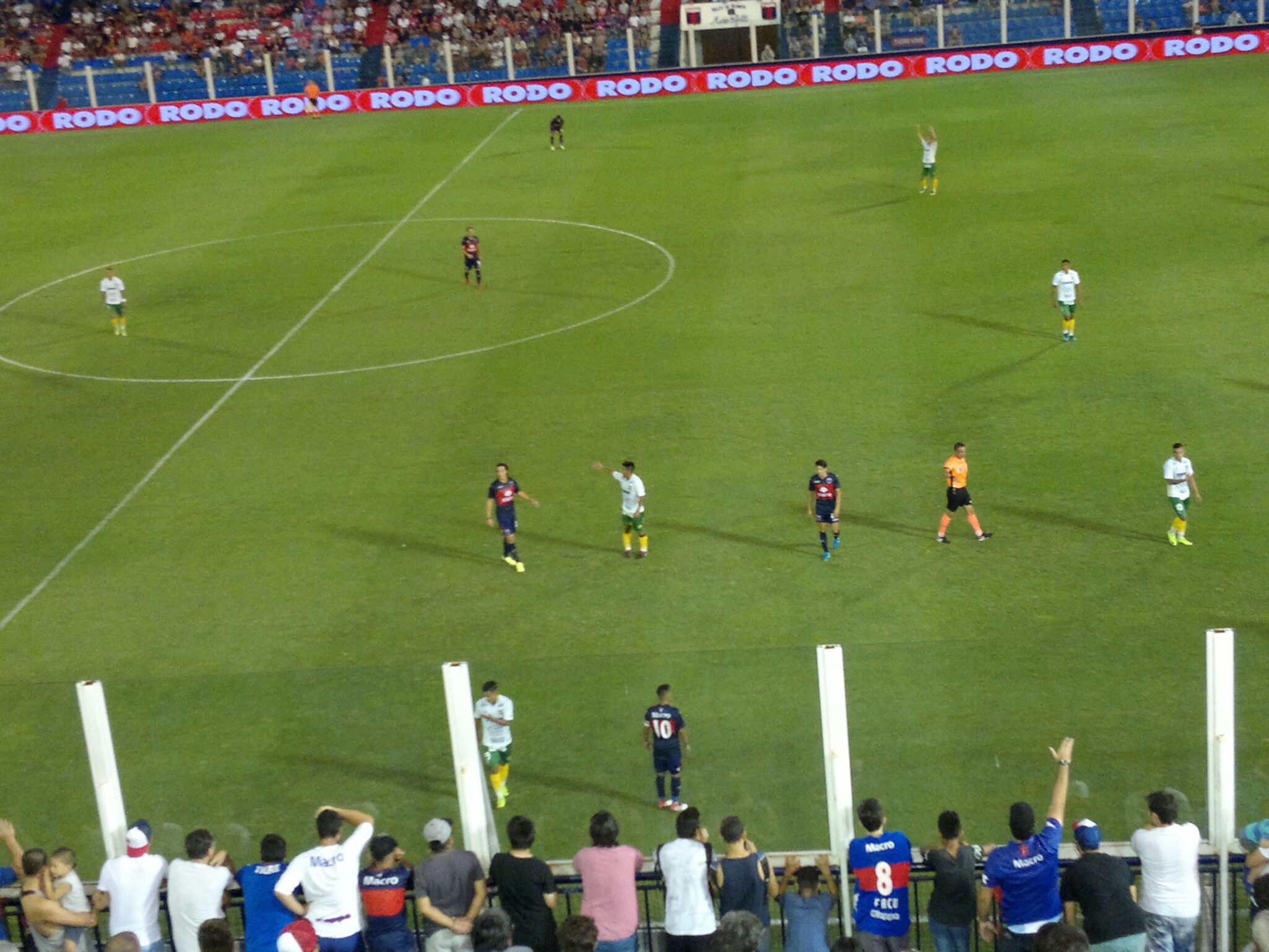 El fútbol no se detiene