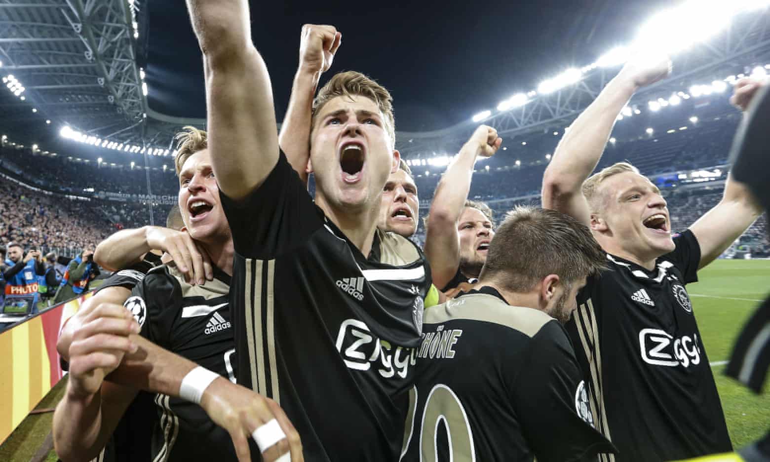 Matthijs de Ligt celebrá el gol histórico que lleva al Ajax a semifinales de Champions tras un ayuno de 22 años. Foto: Hollandse Hoogte/Rex/Shutterstock