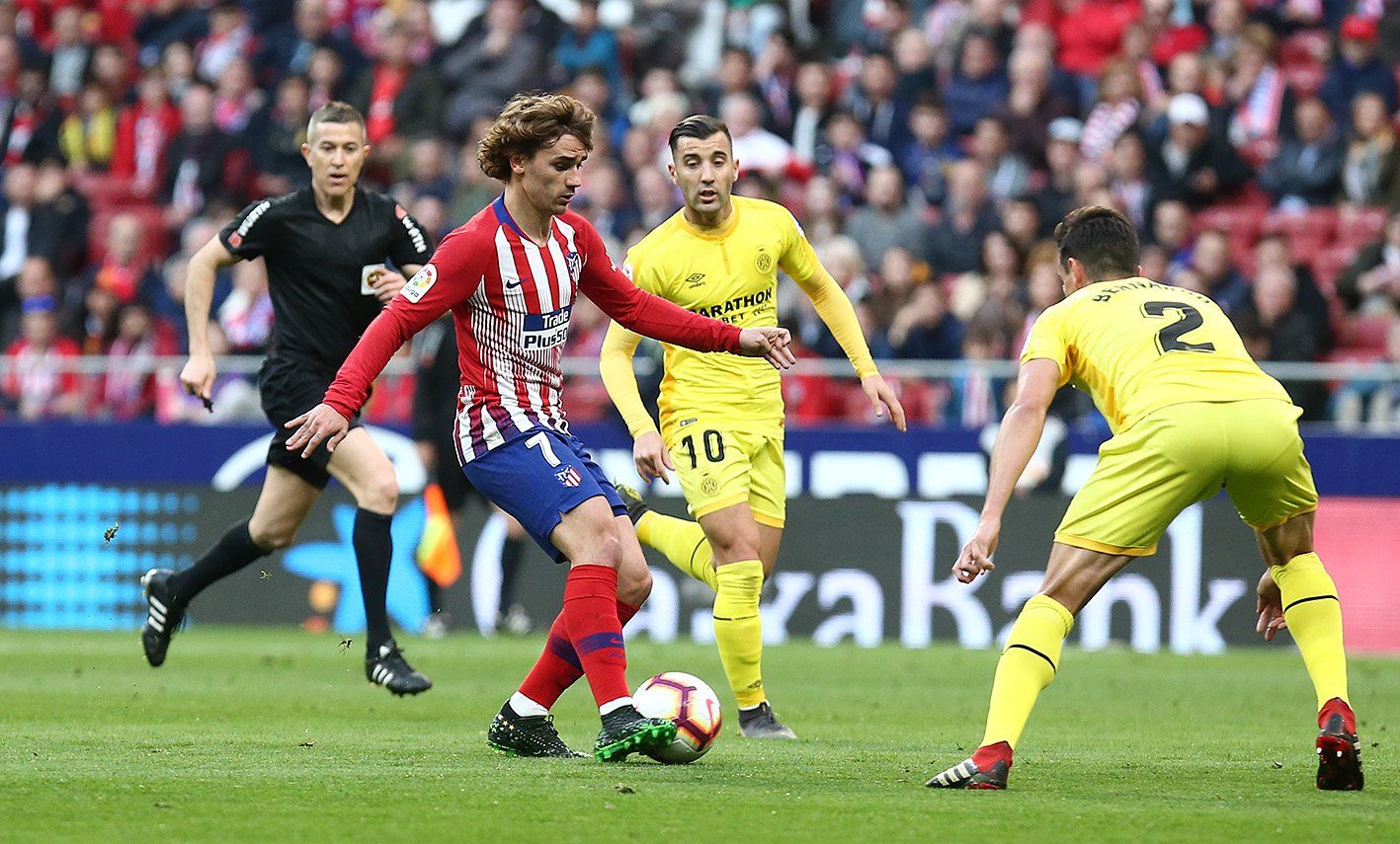 Griezmann conduce un balón en el encuentro del Wanda Metropolitano