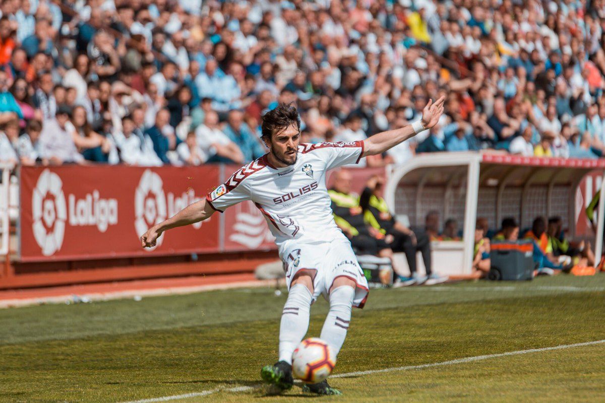 El Goleador por parte local, Eugeni, en un lance del juego