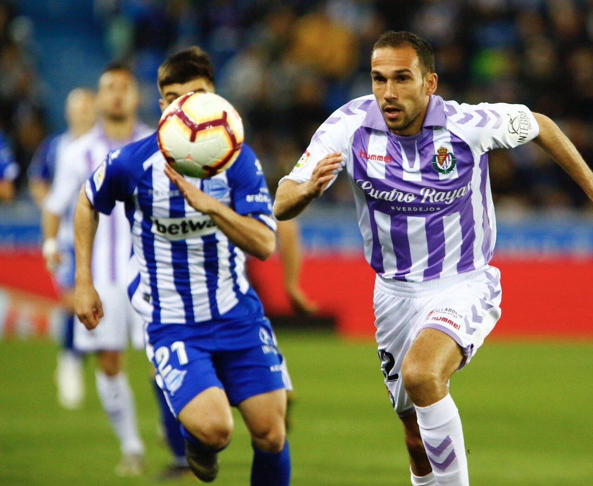 El Valladolid remonta y rescata un punto en Mendizorroza