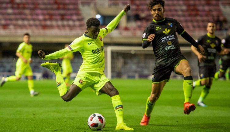 Lance del juego en el Mini Estadi la pasada jornada entre FC Barcelona 'B' y CD Teruel