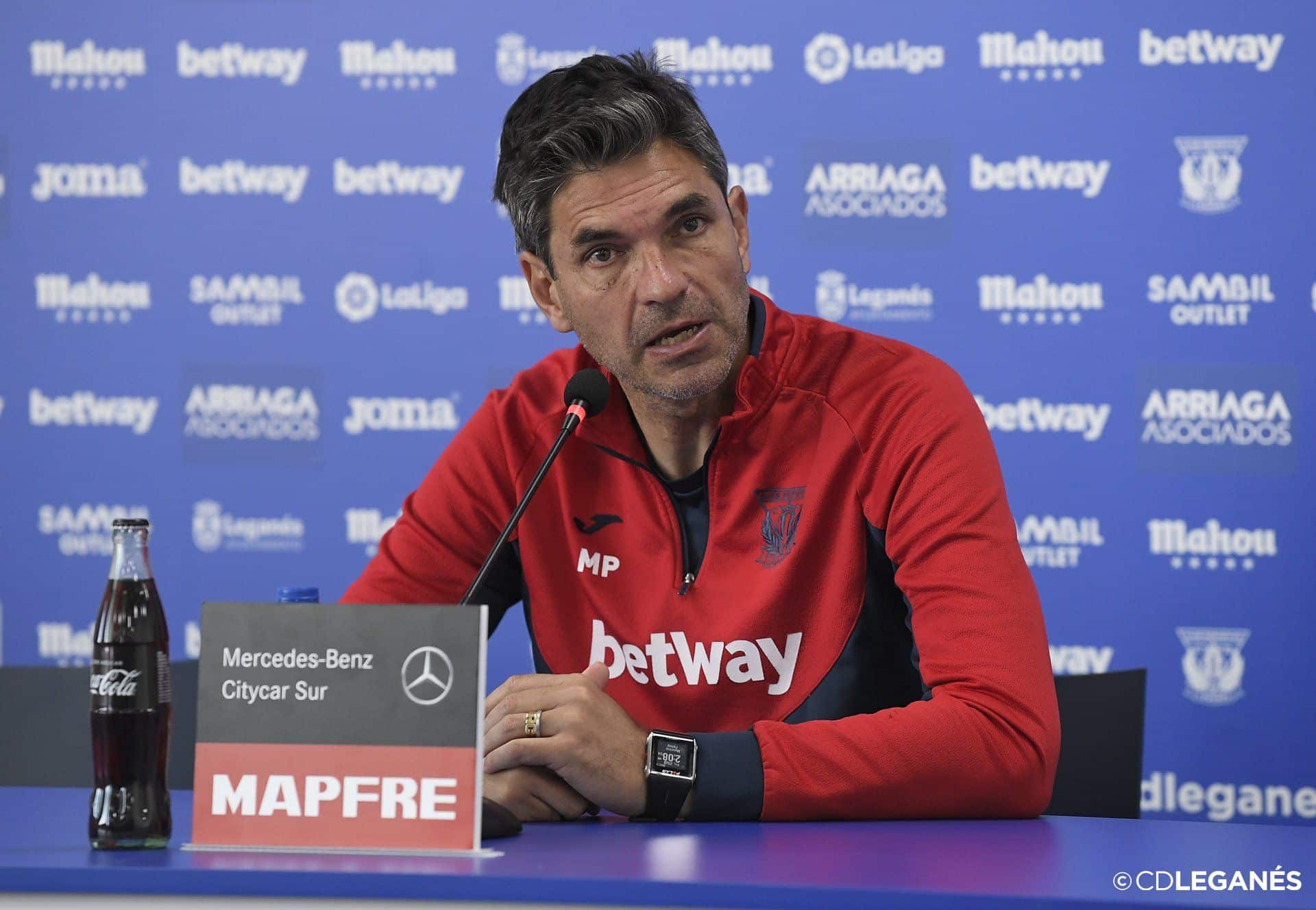 Pellegrino en sala de prensa