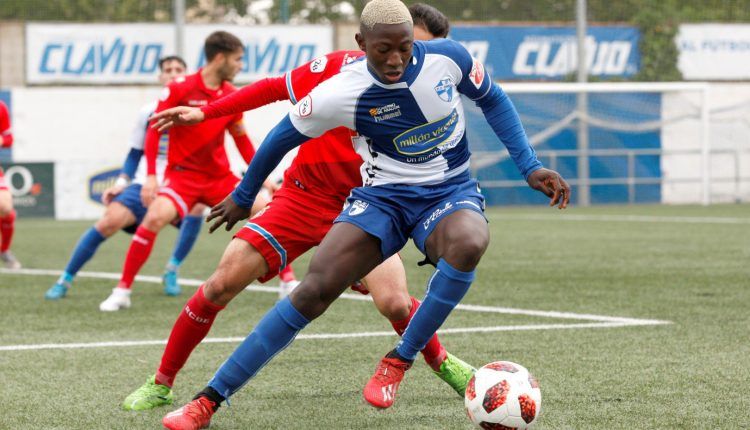 Lance del partido entre el CD Ebro y Espanyol 'B'