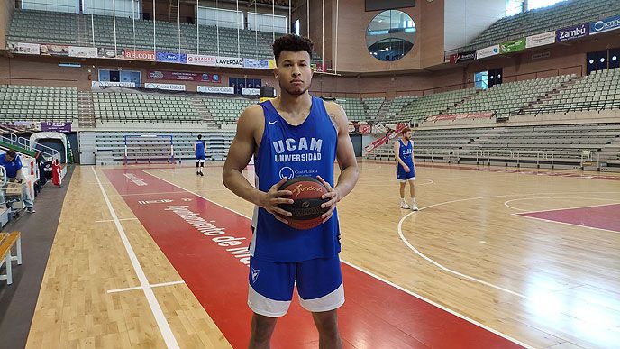 Kyle Hunt posa como jugador de Universidad Católica de Murcia. Foto: ACB.