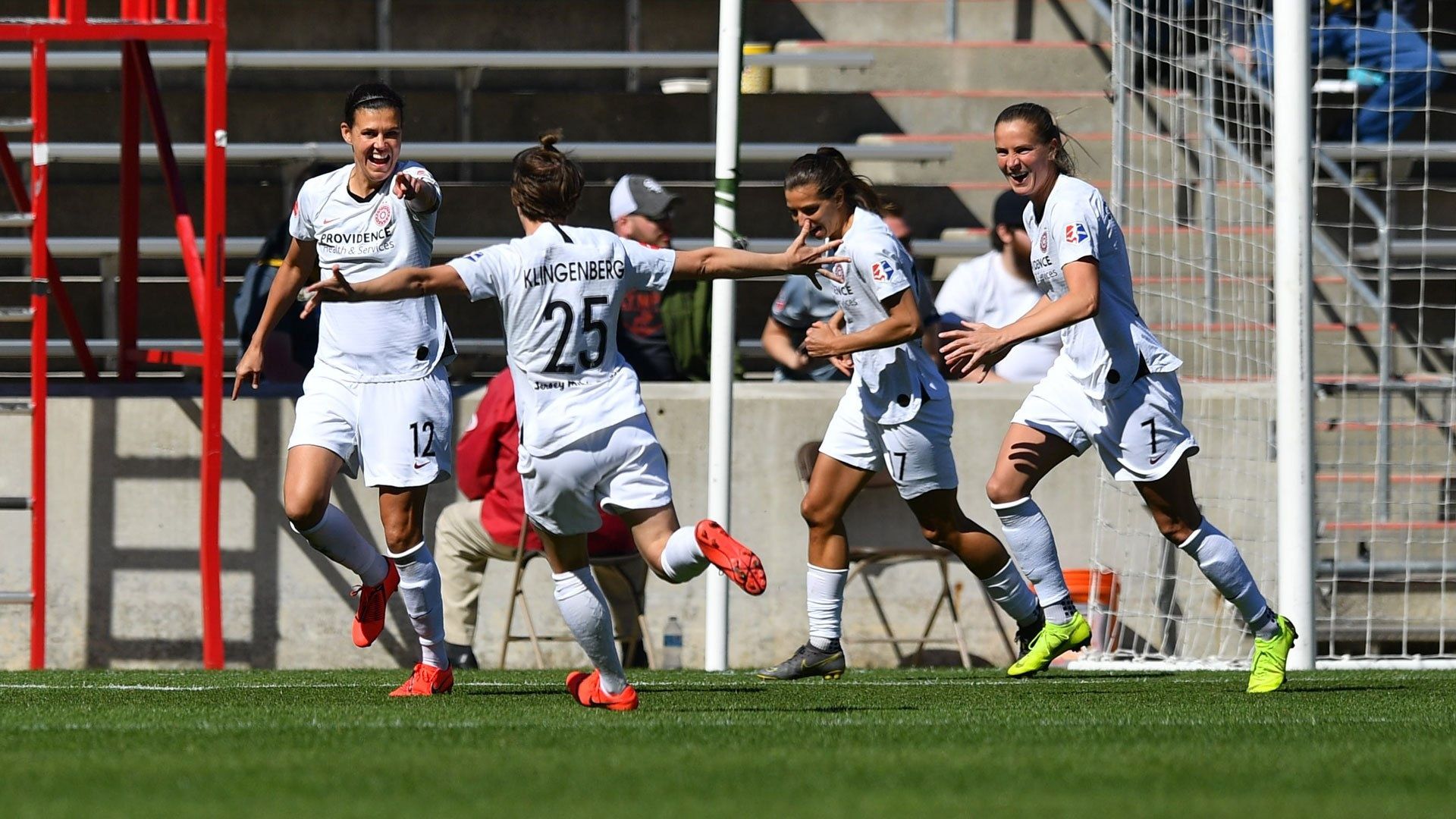 Christine Sinclair festeja su hat-trick (foto: Portland Thorns Twitter)