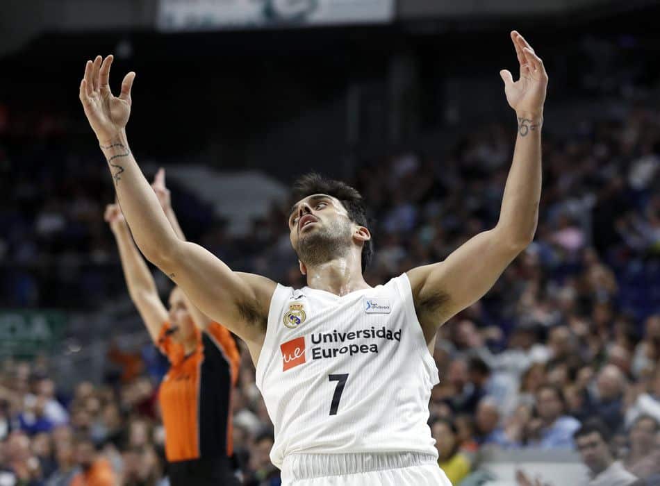 Facundo Campazzo celebra un triple en un partido como jugador del Real Madrid. Foto: ACB.