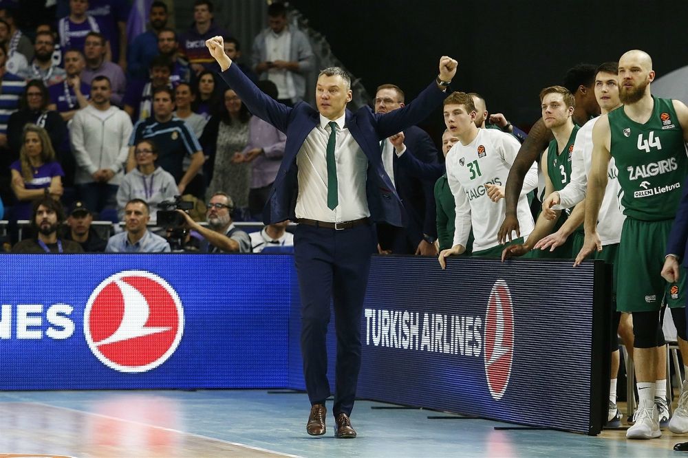 Sarunas Jasikevicius celebra una canasta de Zalgiris Kaunas como entrenador en un partido ante el Real Madrid. Foto: Turkish Airlines Euroleague.