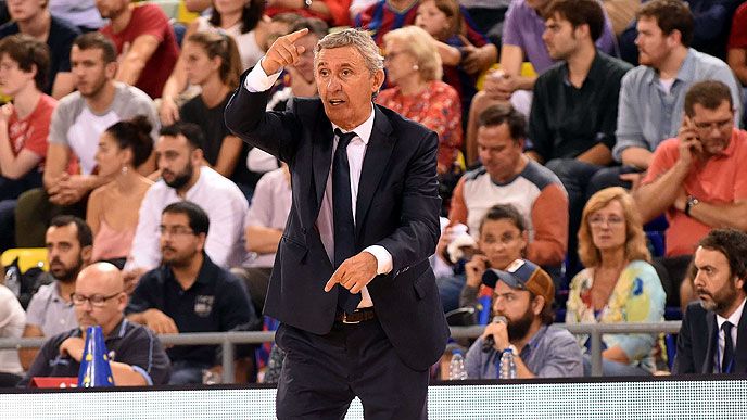 Svetislav Pesic dirige un partido como entrenador del FC Barcelona Lassa. Foto: ACB.