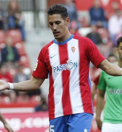 Álex Alegría en el encuentro con el Sporting la pasada campaña