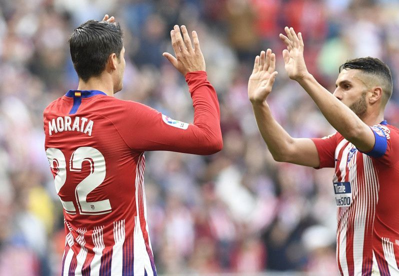 Morata y Saúl celebran un gol