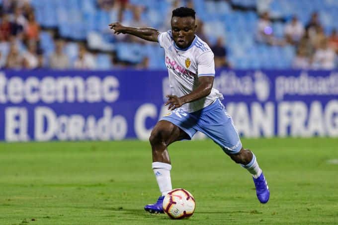 James Igbekeme en un partido con el Real Zaragoza