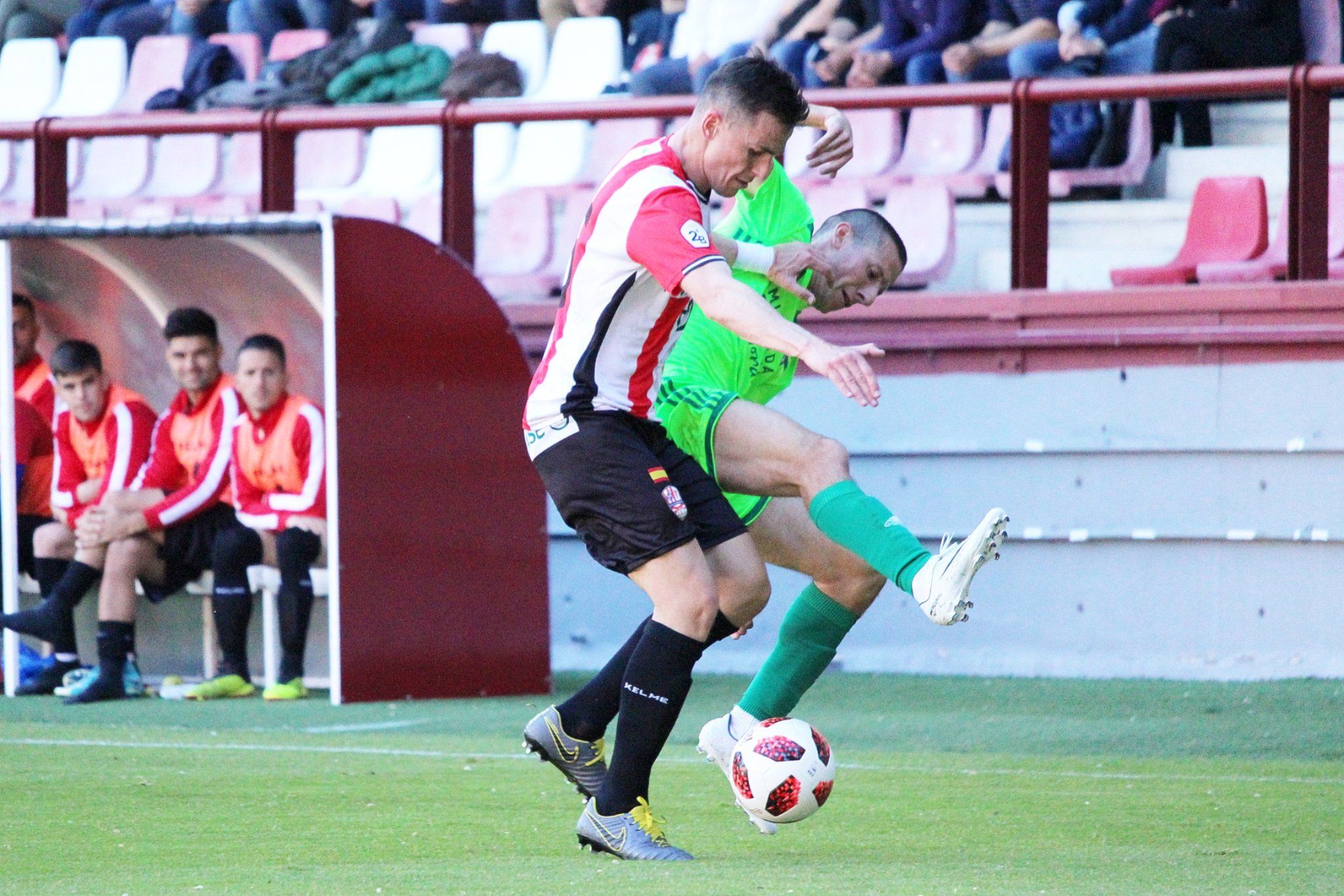 Lance del encuentro en el Estadio de Las Gaunas (Foto: Paula González - CD Mirandés)