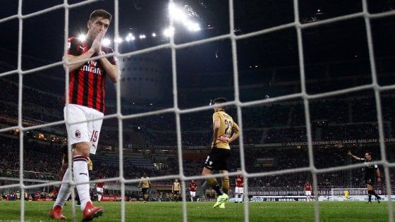 Piatek lamenta una de las tantas fallas del Milan. Foto: cortesía LaRepubblica.it