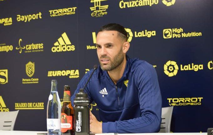 Sergio Sánchez se muestra ilusionado y cauto a la vez en rueda de prensa. (Fuente: Cádiz CF)