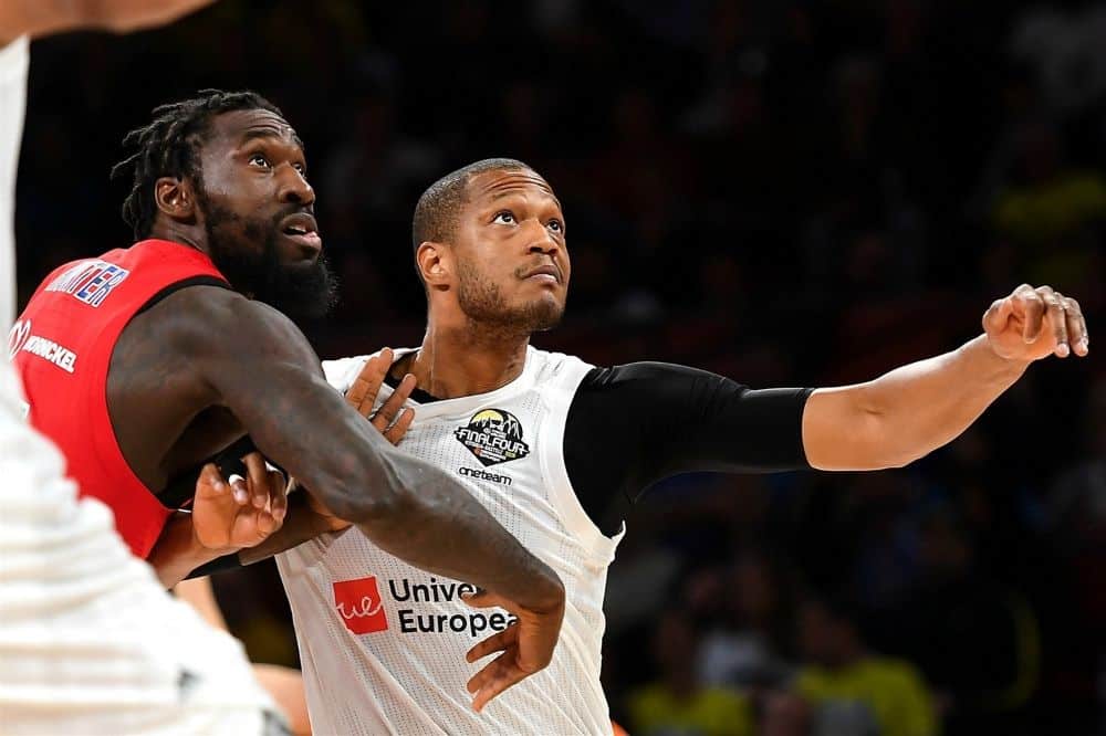 Anthony Randolph y Othello Hunter buscan un valor en un CSKA Moscow - Real Madrid. Foto: Turkish Airlines Euroleague.